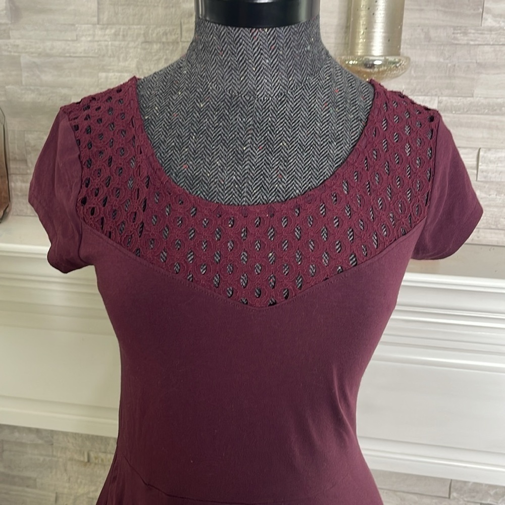 Cape Judy Cranberry Lace Detail Holiday Dress Size Medium - Picture 3 of 6